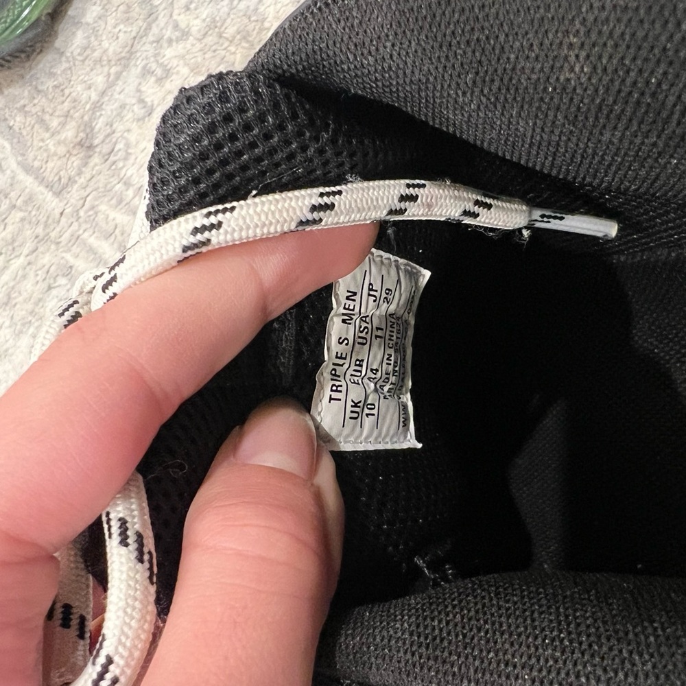 Men’s Balenciaga Triple S Sneakers - Picture 6 of 7